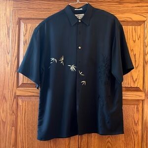 Bamboo Cay men’s shirt w/subtle island theme.